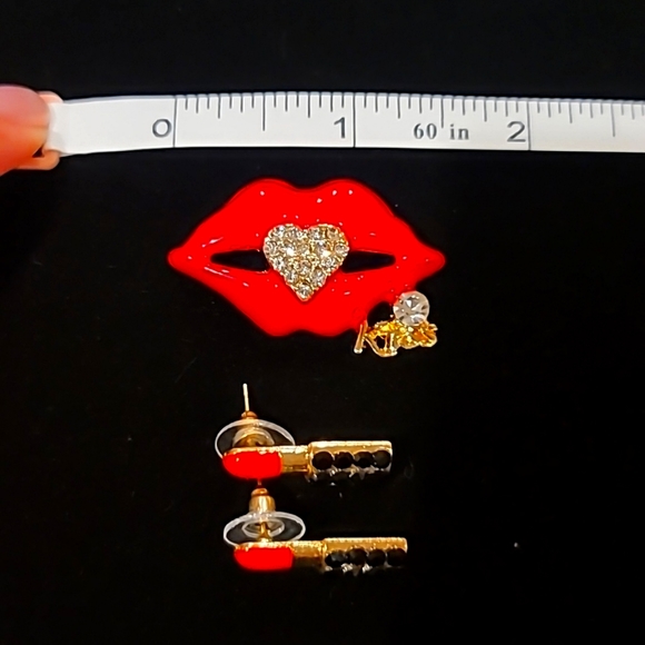 💋 Lip Brooch and Lipstick Earring Set - Picture 4 of 6